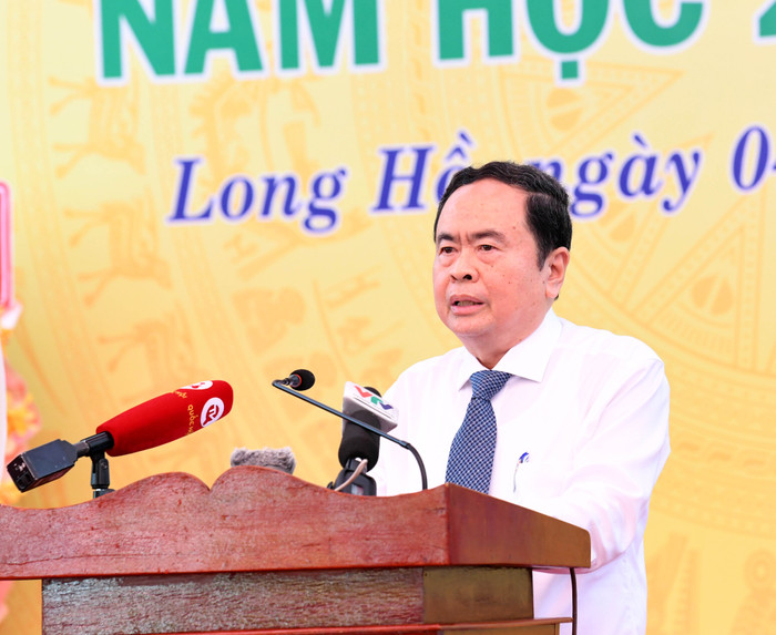 Chủ tịch Quốc hội Trần Thanh Mẫn phát biểu tại Lễ khai giảng năm học 2024 - 2025 của Trường Trung học phổ thông Phạm Hùng, tỉnh Vĩnh Long. Ảnh: Lâm Hiển Chủ tịch Quốc hội Trần Thanh Mẫn phát biểu tại Lễ khai giảng năm học 2024 - 2025 của Trường Trung học phổ thông Phạm Hùng, tỉnh Vĩnh Long. Ảnh: Lâm Hiển