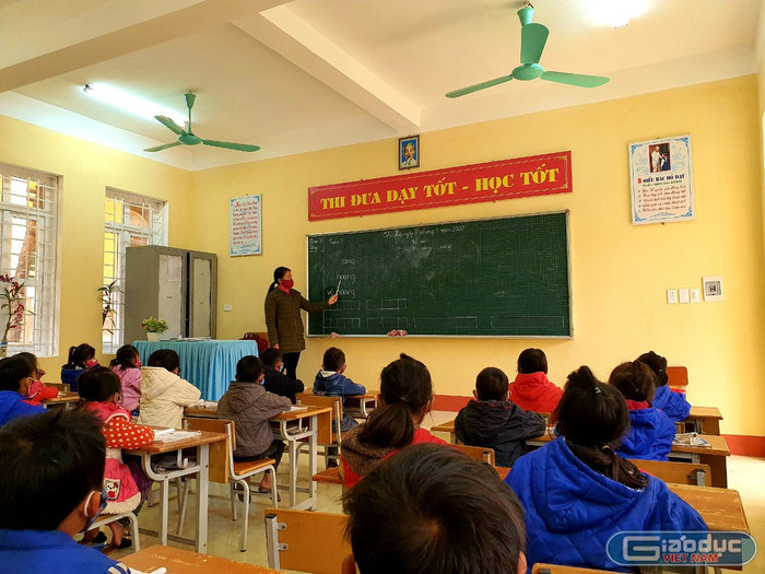 Khối lượng công việc khi dạy trực tuyến gấp 2-3 lần so với việc dạy học truyền thống (Ảnh:V.N) Khối lượng công việc khi dạy trực tuyến gấp 2-3 lần so với việc dạy học truyền thống (Ảnh:V.N)