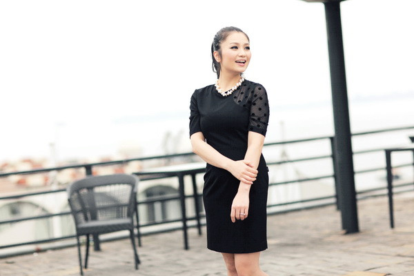 Diệu Hương tâm sự, cô quyết định trở lại với vai trò người mẫu bởi rất nôn nóng muốn gặp lại khán giả, những người đã dành nhiều tình cảm cho các bộ phim của cô. Diệu Hương tâm sự, cô quyết định trở lại với vai trò người mẫu bởi rất nôn nóng muốn gặp lại khán giả, những người đã dành nhiều tình cảm cho các bộ phim của cô.