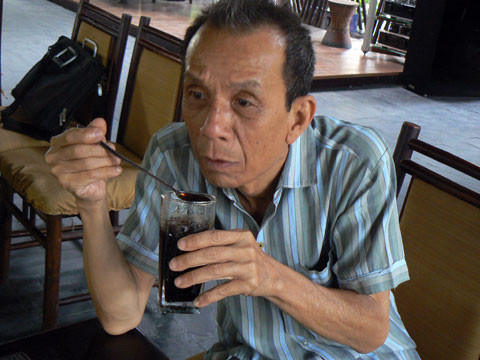 Hình ảnh mộc mạc của trưởng thôn Văn Hiệp.