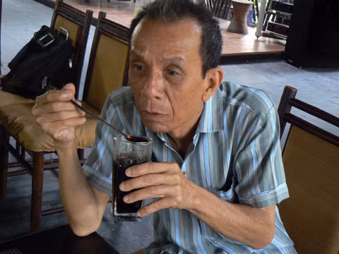 Hình ảnh mộc mạc của trưởng thôn Văn Hiệp. Hình ảnh mộc mạc của trưởng thôn Văn Hiệp.