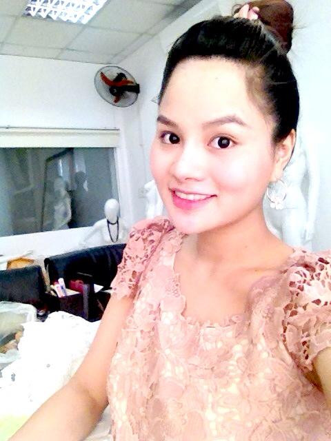 Tuy nhiên, dạo gần tết, người mẫu thường xuyên chia sẻ các hình ảnh của mình trên trang cá nhân.