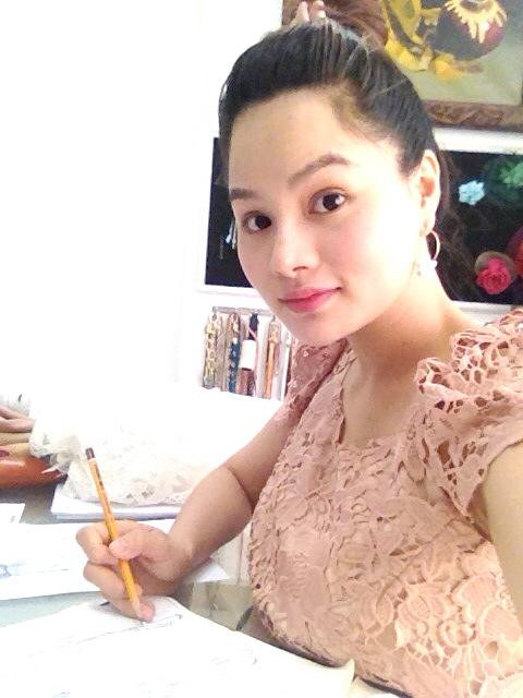 Dù bụng bầu đã khá to nhưng tâm trạng Vũ Thu Phương xem ra rất bui vẻ, thoải mái.