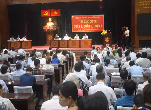 Buổi tiếp xúc với cử tri quận 1,3,4 của các đại biểu Quốc hội thuộc tổ số 1 vào sáng ngày 19/6 (ảnh: P.L)