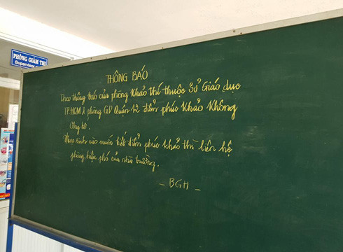 Thông báo không công khai điểm phúc khảo tuyển sinh lớp 10 ở Trường Nguyễn Hiền sáng 20/6 (ảnh: P.L) Thông báo không công khai điểm phúc khảo tuyển sinh lớp 10 ở Trường Nguyễn Hiền sáng 20/6 (ảnh: P.L)