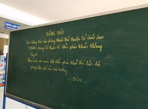 Thông báo không công khai điểm phúc khảo tuyển sinh lớp 10 ở Trường Nguyễn Hiền sáng 20/6 (ảnh: P.L) Thông báo không công khai điểm phúc khảo tuyển sinh lớp 10 ở Trường Nguyễn Hiền sáng 20/6 (ảnh: P.L)