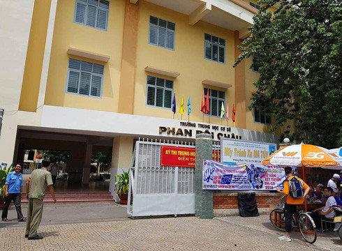 Điểm thi Phan Bội Châu có hai môn có duy nhất một phòng thi chỉ với một thí sinh duy nhất (ảnh: P.L) Điểm thi Phan Bội Châu có hai môn có duy nhất một phòng thi chỉ với một thí sinh duy nhất (ảnh: P.L)