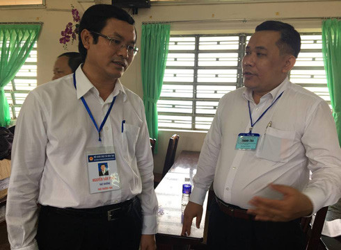Thứ trưởng Nguyễn Văn Phúc làm việc với một cán bộ thanh tra thi ở Long An (ảnh: P.L) Thứ trưởng Nguyễn Văn Phúc làm việc với một cán bộ thanh tra thi ở Long An (ảnh: P.L)