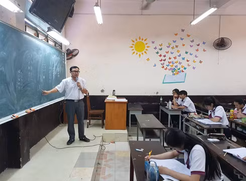 Học sinh khối 12 Trường Trưng Vương trong giờ ôn tập trước khi thi trung học phổ thông quốc gia (ảnh: P.L)