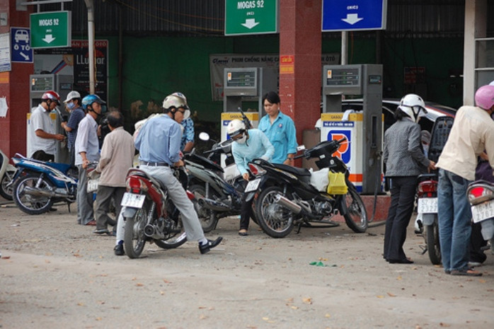 Độc giả phẫn nộ vì cách làm ăn gian trá của nhiều cây xăng tại Hà Nội (Ảnh minh họa)