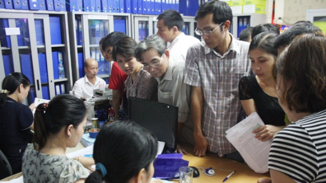 Những ngày đầu tháng 10, chủ đầu dự án khu đô thị mới Đại Thanh (huyện Thanh Trì) mở bán đợt 6 chung cư CT10 với mức giá từ 10 đến 12,5 triệu đồng/m2. Theo đó những căn hộ một phòng ngủ diện tích dưới 50 mét có giá bán 10 triệu đồng/m2.. Căn hộ có diện tích trên 50 m2 phòng ngủ có mức giá từ 12,5 đến 13 triệu đồng/m2.Chính điều này đã tạo nên cơn sốt mang tên Đại Thanh trên thị trường BĐS. Những ngày đầu tháng 10, chủ đầu dự án khu đô thị mới Đại Thanh (huyện Thanh Trì) mở bán đợt 6 chung cư CT10 với mức giá từ 10 đến 12,5 triệu đồng/m2. Theo đó những căn hộ một phòng ngủ diện tích dưới 50 mét có giá bán 10 triệu đồng/m2.. Căn hộ có diện tích trên 50 m2 phòng ngủ có mức giá từ 12,5 đến 13 triệu đồng/m2.Chính điều này đã tạo nên cơn sốt mang tên Đại Thanh trên thị trường BĐS.