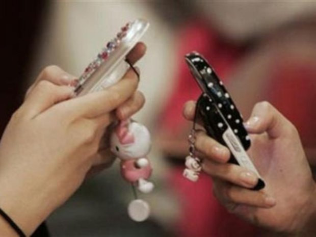 Nhiều khách hàng phản ánh, đã bị mất tiền oan từ những dịch vụ "từ trên trời rơi xuống" như thế. Nhiều khách hàng phản ánh, đã bị mất tiền oan từ những dịch vụ "từ trên trời rơi xuống" như thế.