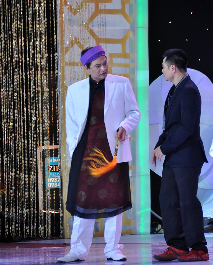 Ngoài Gặp nhau cuối năm, Quốc Anh còn góp mặt ở 3 đĩa hài Tết 2012.