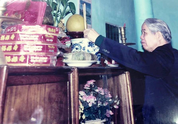 Nguyên Tổng Bí thư Đỗ Mười trong một lần về thăm quê. Ảnh tư liệu