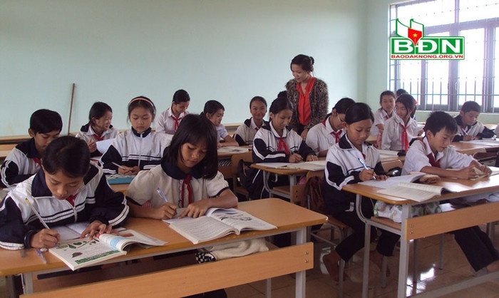 Học sinh không biết đọc, xin đừng đổ hết tội lên giáo viên chúng tôi ảnh 2 Học sinh không biết đọc, xin đừng đổ hết tội lên giáo viên chúng tôi ảnh 2
