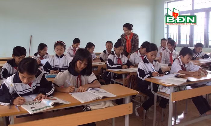 Nếu giáo viên cùng đồng tình cho học sinh quyền lưu ban thì liệu có học sinh ngồi nhầm lớp. Ảnh: http://baodaknong.org.vn