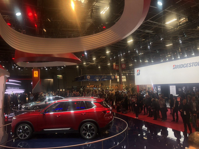 Sau 2 ngày chỉ mở cửa cho báo chí, hôm qua Paris Motor Show bắt đầu mở cửa cho công chúng Sau 2 ngày chỉ mở cửa cho báo chí, hôm qua Paris Motor Show bắt đầu mở cửa cho công chúng