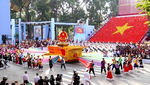 Tiến lên chủ nghĩa xã hội là tất yếu, không thể xuyên tạc, phủ nhận Tiến lên chủ nghĩa xã hội là tất yếu, không thể xuyên tạc, phủ nhận
