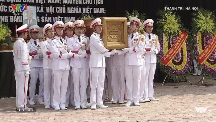 Linh cữu của nguyên Tổng Bí thư Đỗ Mười chuẩn bị được đưa đến nơi an táng Linh cữu của nguyên Tổng Bí thư Đỗ Mười chuẩn bị được đưa đến nơi an táng