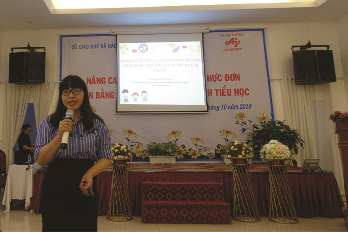 Phó Giáo sư, Tiến sĩ, Bác sĩ Bùi Thị Nhung chia sẻ tầm quan trọng của dinh dưỡng tiểu học đối với sự phát triển của trẻ. Phó Giáo sư, Tiến sĩ, Bác sĩ Bùi Thị Nhung chia sẻ tầm quan trọng của dinh dưỡng tiểu học đối với sự phát triển của trẻ.