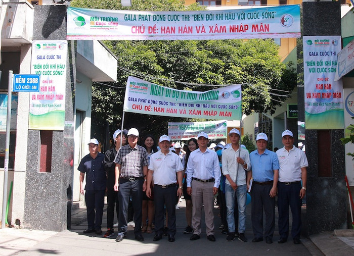 Các đại biểu tham gia “Ngày đi bộ vì môi trường” hưởng ứng Cuộc thi “Biến đổi khí hậu với Cuộc sống” theo lộ trình Lê Văn Sỹ - Phạm Văn Hai – Nguyễn Văn Trỗi – Nguyễn Trọng Tuyển và ngược lại. Các đại biểu tham gia “Ngày đi bộ vì môi trường” hưởng ứng Cuộc thi “Biến đổi khí hậu với Cuộc sống” theo lộ trình Lê Văn Sỹ - Phạm Văn Hai – Nguyễn Văn Trỗi – Nguyễn Trọng Tuyển và ngược lại.