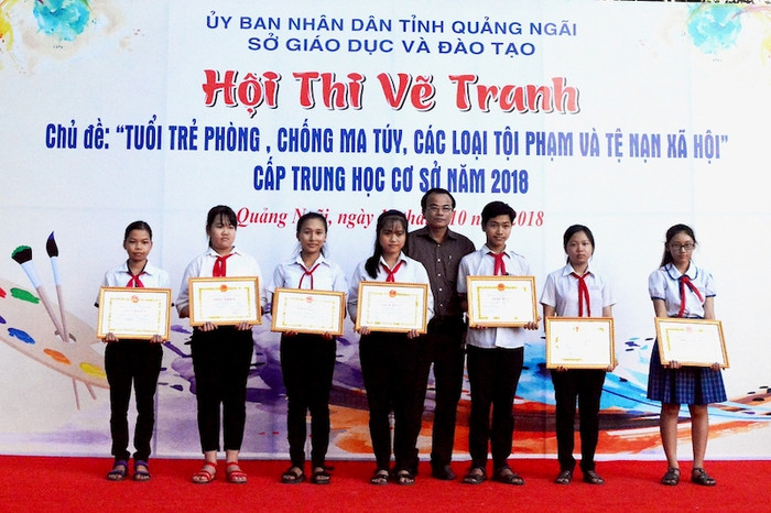 Sở Giáo dục và Đào tạo Quảng Ngãi đã tổ chức Hội thi vẽ tranh cho học sinh cấp Trung học cơ sở với chủ đề “Tuổi trẻ phòng chống ma túy và các tệ nạn xã hội”