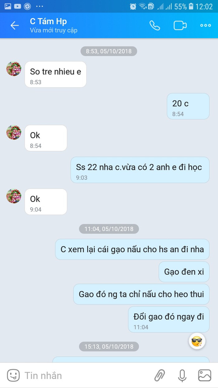Tin nhắn giáo viên yêu cầu Hiệu phó Trường Mầm non Phú Mỹ đổi gạo. Ảnh do tác giả cung cấp