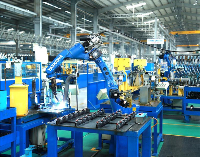 Robot hàn ống xả ô tô - sản phẩm xuất khẩu của Tổ hợp cơ khí Thaco Robot hàn ống xả ô tô - sản phẩm xuất khẩu của Tổ hợp cơ khí Thaco