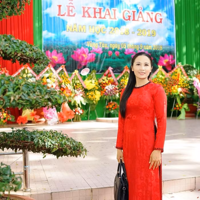 Cô Lê Thị Hoài Thư – Giáo viên Trường Trung học cơ sở Vũng Tàu trong lễ khai giảng năm học 2018-2019. Ảnh: Sơn Quang Huyến