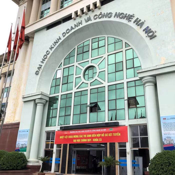 Đại học Kinh doanh và Công nghệ Hà Nội tổ chức tuyển sinh nhiều đợt trong năm.