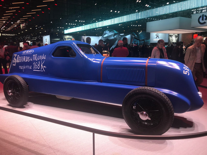 Xứng đáng với tầm cỡ một trong 5 triển lãm ô tô lừng danh nhất thế giới, Paris Motor Show năm nay tiếp tục được các hãng ô tô nổi tiếng chọn để giới thiệu những mẫu xe mới, công nghệ mới. Xứng đáng với tầm cỡ một trong 5 triển lãm ô tô lừng danh nhất thế giới, Paris Motor Show năm nay tiếp tục được các hãng ô tô nổi tiếng chọn để giới thiệu những mẫu xe mới, công nghệ mới.