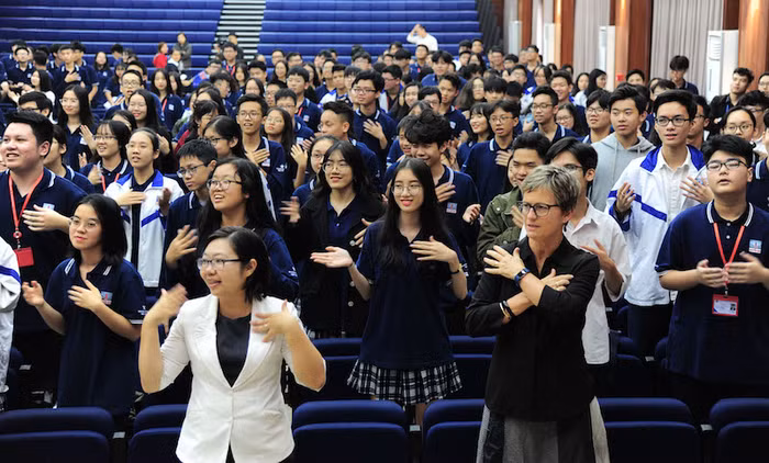 Các bạn học sinh rất hào hứng với các hoạt động tìm hiểu văn hoá New Zealand.