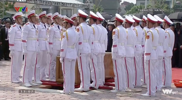 Chuẩn bị nghi lễ hạ huyệt Chuẩn bị nghi lễ hạ huyệt