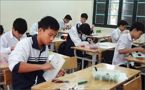 Học sinh thi nghề Điện dân dụng (Ảnh: Sở Giáo dục và Đào tạo Hà Nội) Học sinh thi nghề Điện dân dụng (Ảnh: Sở Giáo dục và Đào tạo Hà Nội)