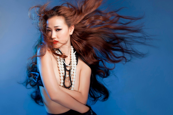 Ánh mắt người đẹp rất biểu cảm.