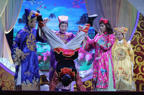 Màn báo cáo của Táo Giao thông với phần mô phỏng xây bảo tàng hình kim tự tháp ngược.