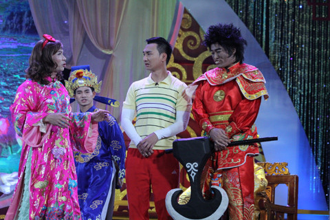 Minh Quân lần đầu tham gia Táo Quân 2013 với hình ảnh đen 'sì sì'.