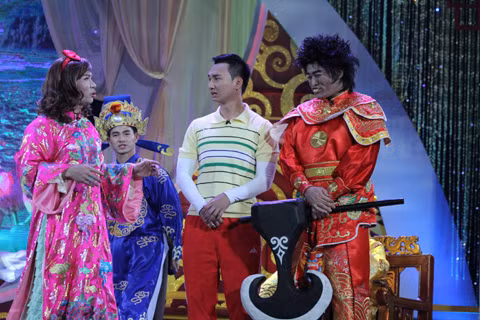Minh Quân lần đầu tham gia Táo Quân 2013 với hình ảnh đen 'sì sì'.