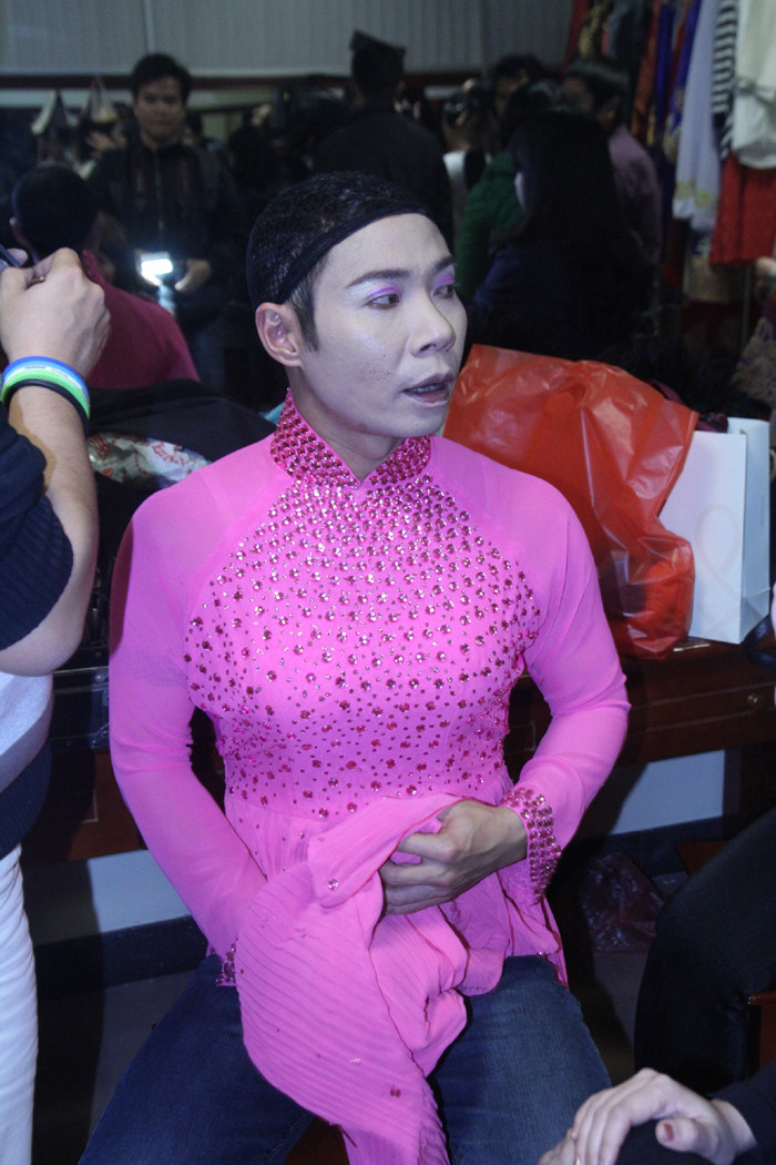 Nguyên nhân dân đến sự hoán đổi, bởi Ngọc Hoàng muốn Nam Tào thấu hiểu giới tính nữ của Bắc Đẩu. Cô Đẩu sẽ có giọng nói ồm ồm, dứt khoát, còn Nam Tàm sẽ yểu điệu, lả lướt.