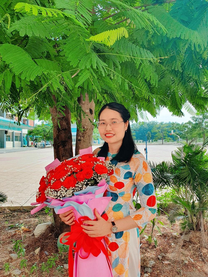 Cô Trần Thị Nguyệt Nga, giáo viên Trường Trung học cơ sở Vĩnh Tân (thị xã Tân Uyên, tỉnh Bình Dương). Ảnh: Hữu Đức Cô Trần Thị Nguyệt Nga, giáo viên Trường Trung học cơ sở Vĩnh Tân (thị xã Tân Uyên, tỉnh Bình Dương). Ảnh: Hữu Đức