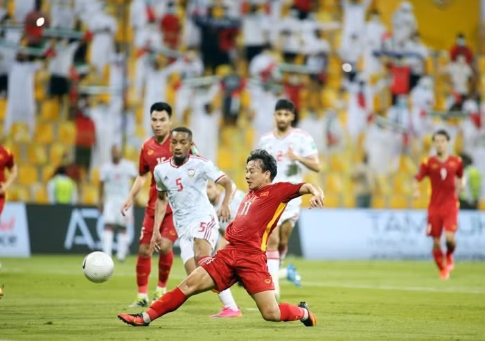 Cầu thủ Minh Vương ghi bàn vào lưới UAE tại vòng loại 2 World Cup 2022. (Ảnh: 24h.com.vn)