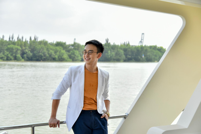 “Một phòng khách thoáng mát ngập tràn ánh sáng tự nhiên, một gian bếp rộng gắn kết được mọi thành viên trong gia đình, cả một không gian sống xanh len lỏi trong từng hơi thở… nhà phố Aqua City hội tụ tất cả những gì mà Bảo mong muốn. Ảnh: Novaland