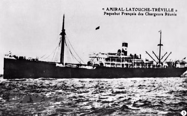 Ảnh chụp chiếc tàu Latouche Treville đã đưa người thanh niên yêu nước Nguyễn Tất Thành ra đi tìm đường cứu nước từ bến cảng Nhà Rồng ngày 5/6/1911. (Ảnh: TTXVN)