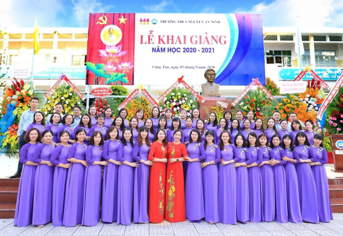 Tập thể sư phạm Trường Trung học cơ Nguyễn An Ninh thành phố Vũng Tàu. (Ảnh: Nhà trường cung cấp) Tập thể sư phạm Trường Trung học cơ Nguyễn An Ninh thành phố Vũng Tàu. (Ảnh: Nhà trường cung cấp)