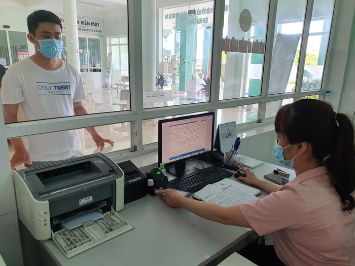 Người dân trên toàn quốc sẽ được sử dụng hình ảnh thẻ Bảo hiểm y tế trên ứng dụng VssID khi đi khám chữa bệnh thay thế cho việc sử dụng thẻ Bảo hiểm y tế giấy. Người dân trên toàn quốc sẽ được sử dụng hình ảnh thẻ Bảo hiểm y tế trên ứng dụng VssID khi đi khám chữa bệnh thay thế cho việc sử dụng thẻ Bảo hiểm y tế giấy.