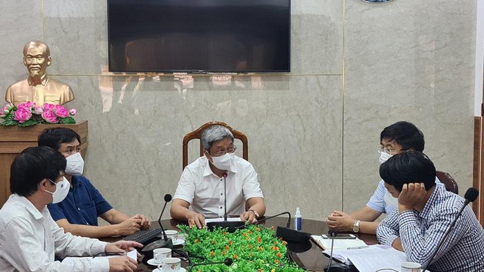 Phó Giáo sư Nguyễn Trường Sơn - Thứ trưởng Bộ Y tế chỉ đạo buổi tập huấn. (Ảnh: moh.gov.vn)