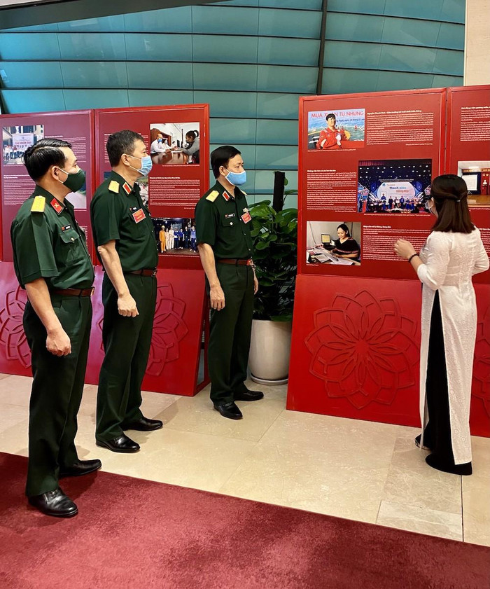 Hình ảnh tại Triển lãm Những tấm gương bình dị mà cao quý