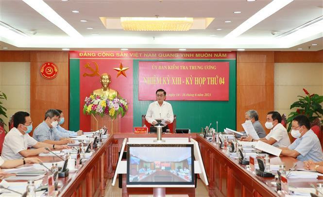 Đồng chí Trần Cẩm Tú, Uỷ viên Bộ Chính trị, Bí thư Trung ương Đảng, Trưởng Ban Kiểm tra Trung ương chủ trì kỳ họp. Ảnh: Phương Hoa - TTXVN Đồng chí Trần Cẩm Tú, Uỷ viên Bộ Chính trị, Bí thư Trung ương Đảng, Trưởng Ban Kiểm tra Trung ương chủ trì kỳ họp. Ảnh: Phương Hoa - TTXVN