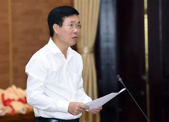 Đồng chí Võ Văn Thưởng, Thường trực Ban Bí thư công bố quyết định của Bộ Chính trị khóa XIII chỉ định các đồng chí tham gia Quân ủy Trung ương, Thường vụ Quân ủy Trung ương nhiệm kỳ 2020-2025. Đồng chí Võ Văn Thưởng, Thường trực Ban Bí thư công bố quyết định của Bộ Chính trị khóa XIII chỉ định các đồng chí tham gia Quân ủy Trung ương, Thường vụ Quân ủy Trung ương nhiệm kỳ 2020-2025.
