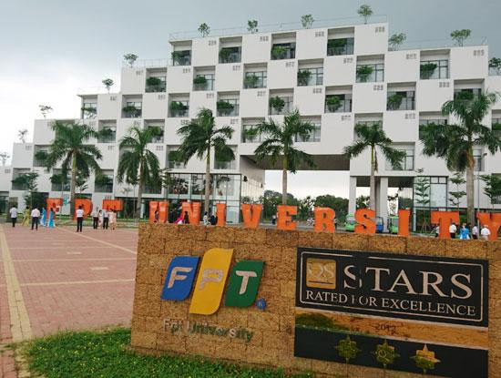 Trường Đại học FPT dự kiến mua 100.00 liều vắc xin ngừa Covid-19 (ảnh: website nhà trường) Trường Đại học FPT dự kiến mua 100.00 liều vắc xin ngừa Covid-19 (ảnh: website nhà trường)